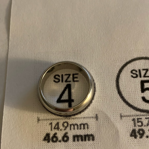 Silver band ring - Picture 4 of 4